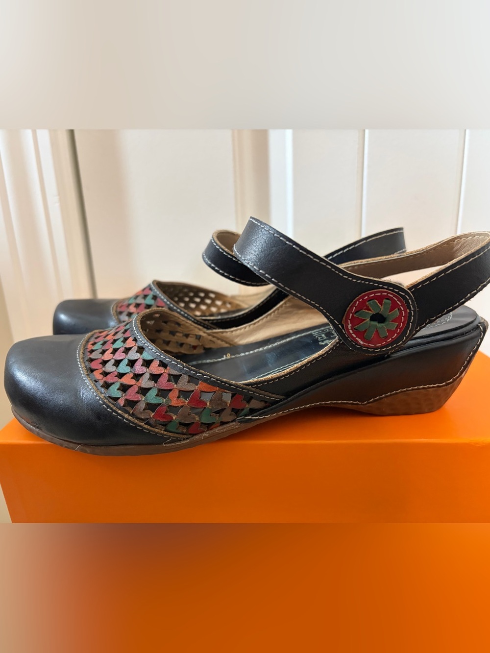 L'Artiste Women's Amour Wedge Sandal mary Jane black size 38 hearts leather